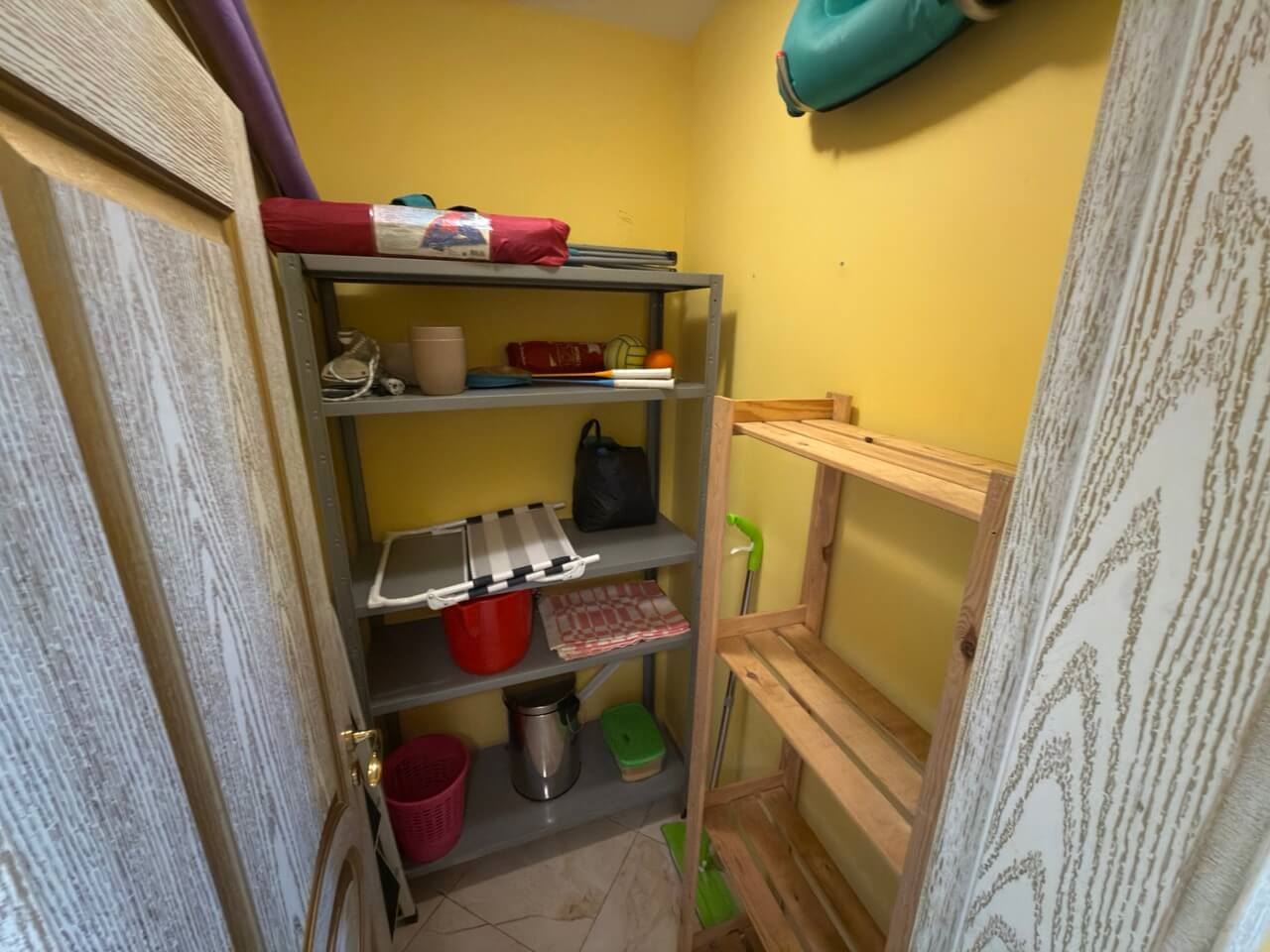 Трёхкомнатная квартира с видом на море в 200 метрах от пляжа в Поморие