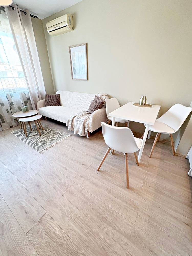 Стильная квартира с одной спальней с низкой таксой обслуживание в отличном комплексе в Солнечном Берегу – готова к проживанию или инвестиции