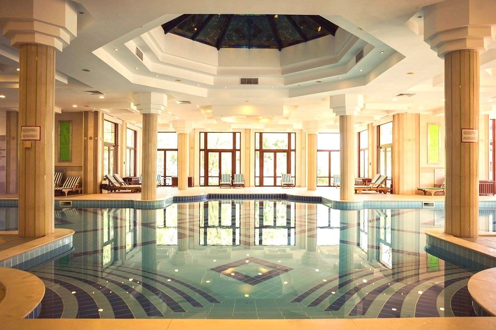 Двухкомнатная квартира  на первой линии моря в Равде – роскошь, природа и впечатляющий вид на бассейн