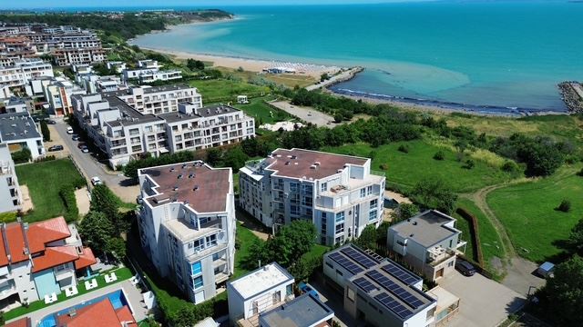 Двухкомнатная квартира на первой линии в Сарафово – комфорт, стиль и морская атмосфера в комплексе