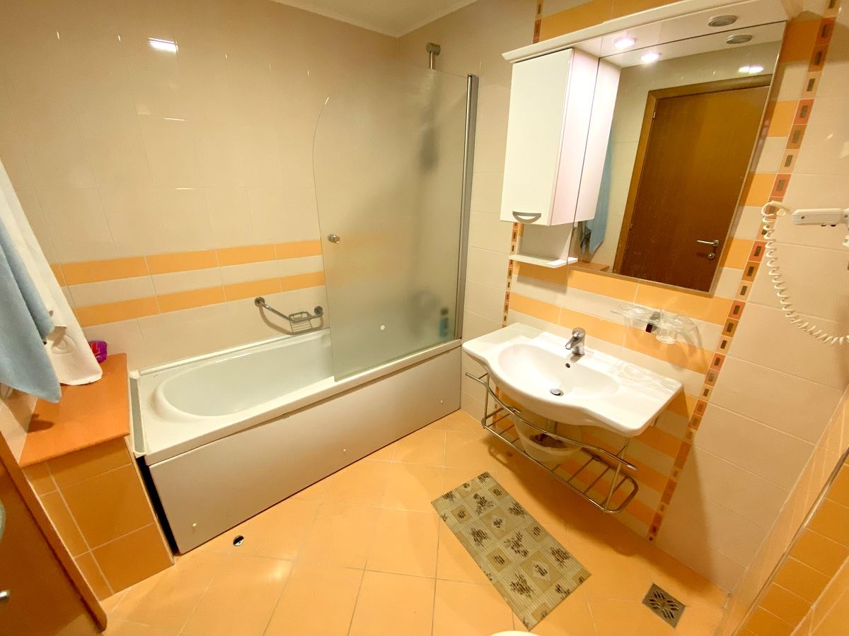 Двухкомнатная квартира  на первой линии моря в Равде – роскошь, природа и впечатляющий вид на бассейн