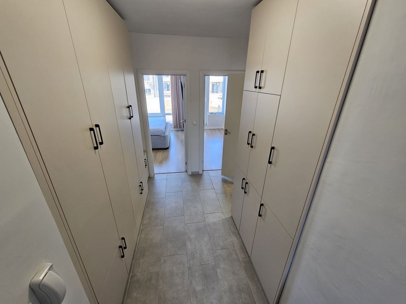 Просторная и светлая квартира с двумя спальнями и двумя большими террасами в Меден Рудник – идеально для семьи или инвестиций