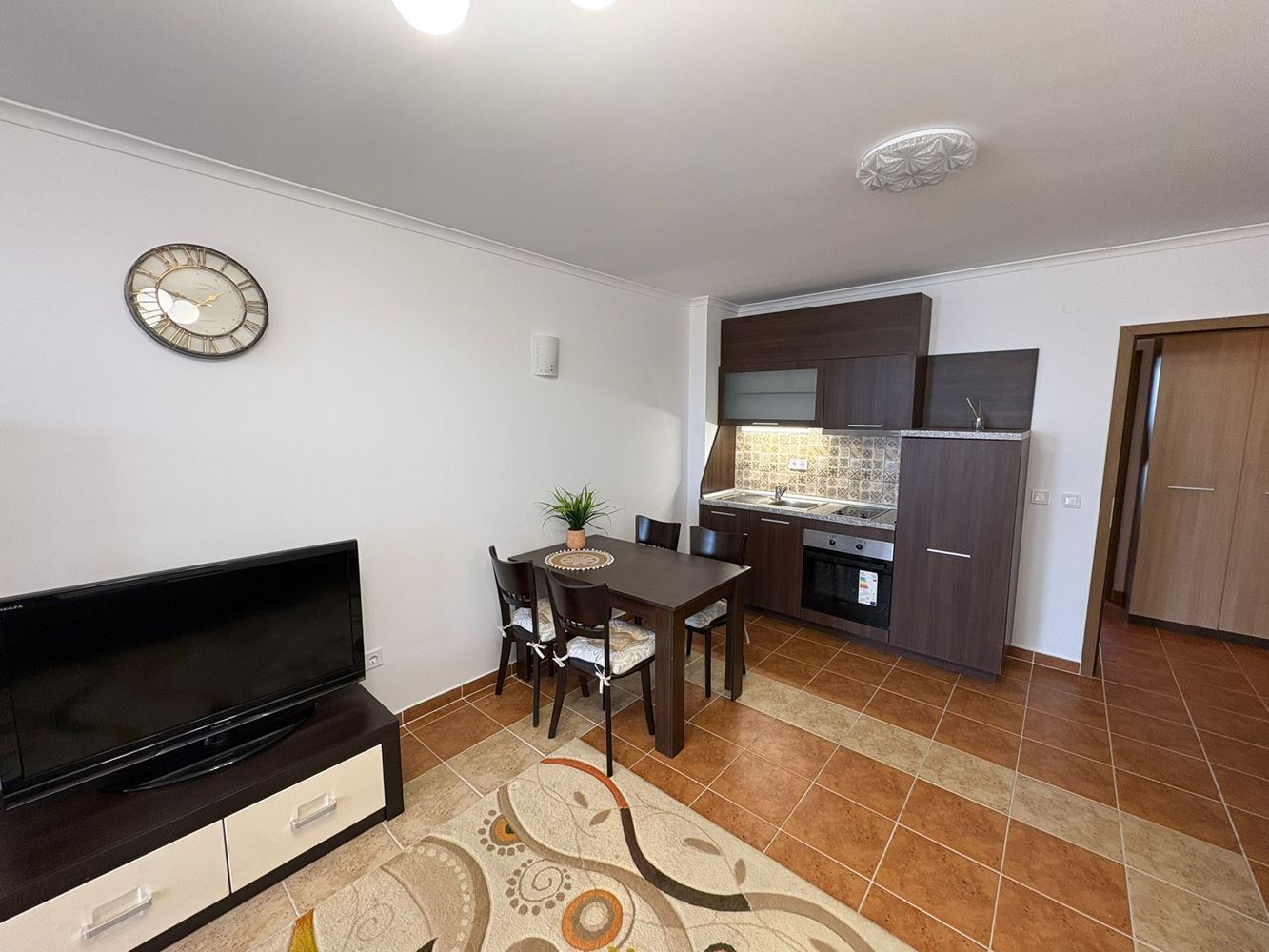  Панорамная двухкомнатная квартира на первой линии в Поморие с прямым видом на море