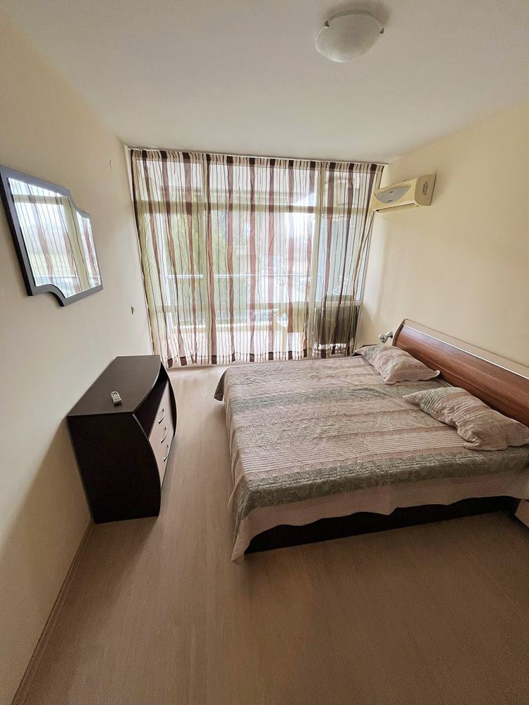 Солнечная и просторная двухкомнатная квартира в Солнечном Береге – полностью меблирована с отличной инфраструктурой комплекса