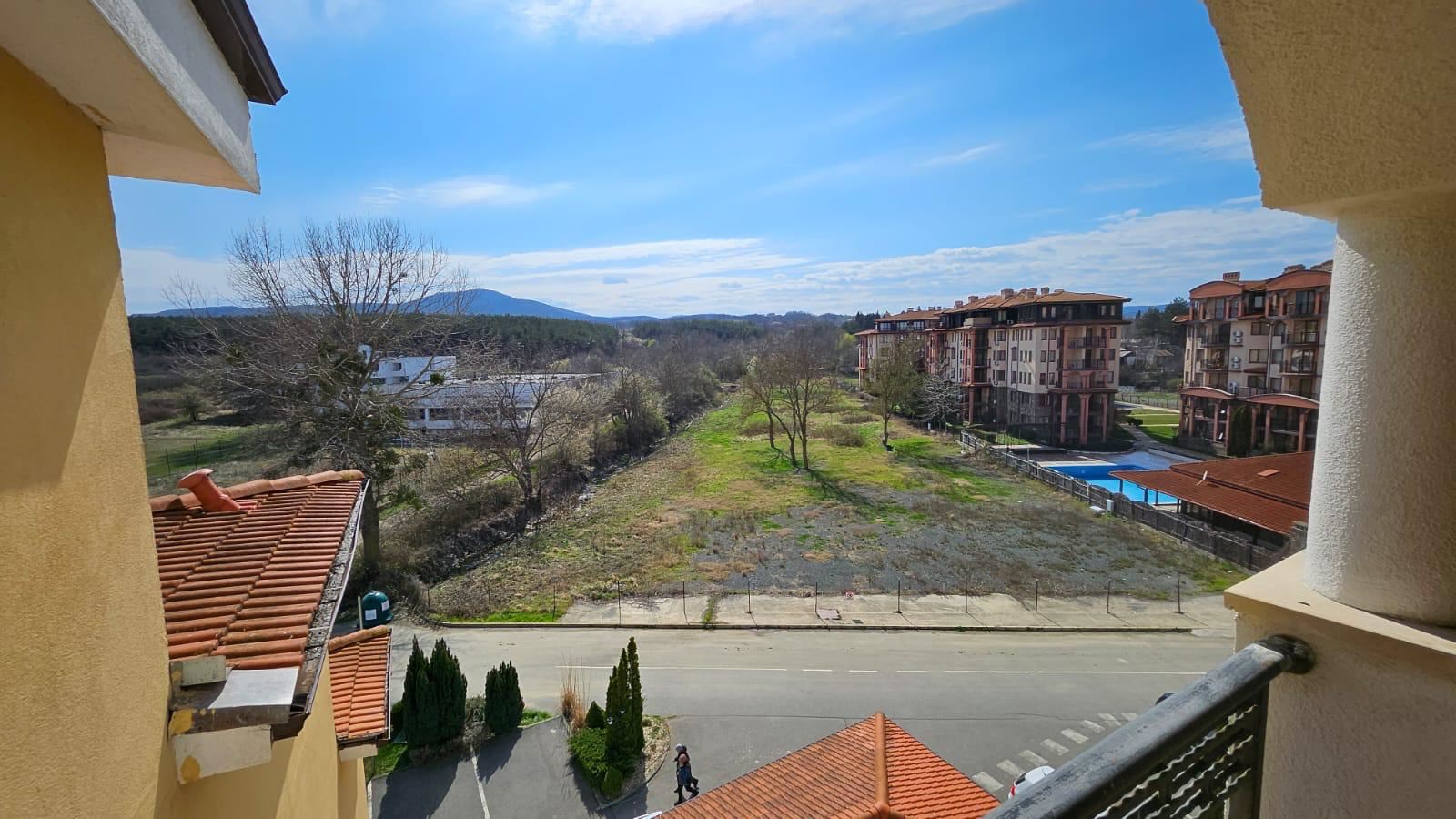 Просторная квартира с одной спальней на первой линии моря в Царево с полной меблировкой