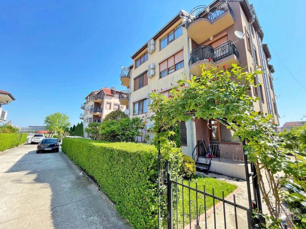 Полностью меблированный двухкомнатный апартамент в 200 м от пляжа в Равде – тишина, зелень и комфорт в небольшом комплексе