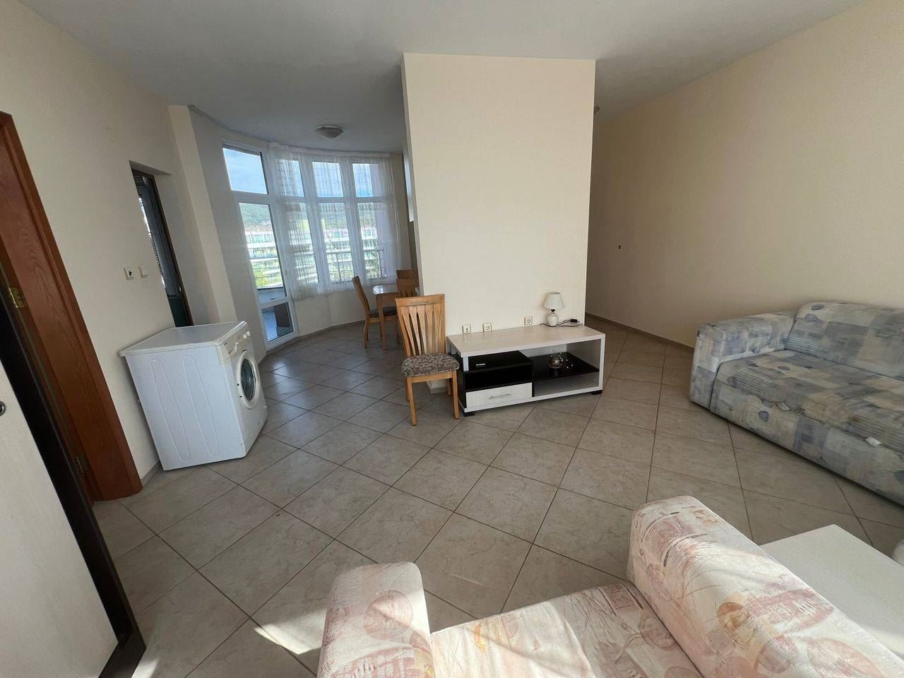 Просторная квартира с одной спальней в Солнечном Береге – комфорт и пространство в ухоженном комплексе