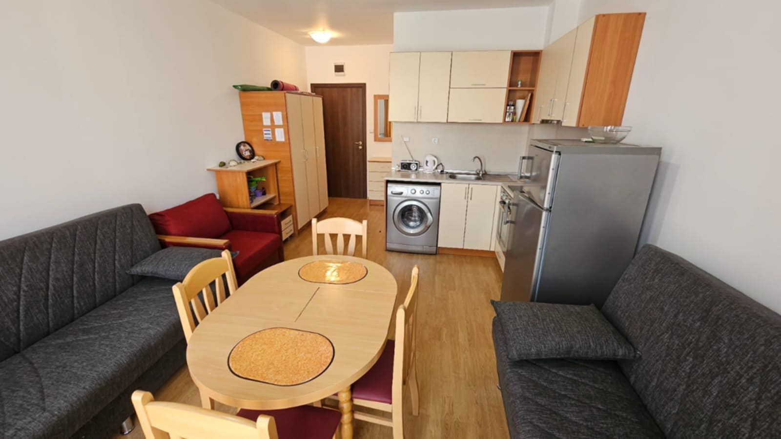 Компактная студия в районе Солнечного Берега – отличная инфраструктура, бытовой ток и прекрасная инвестиция