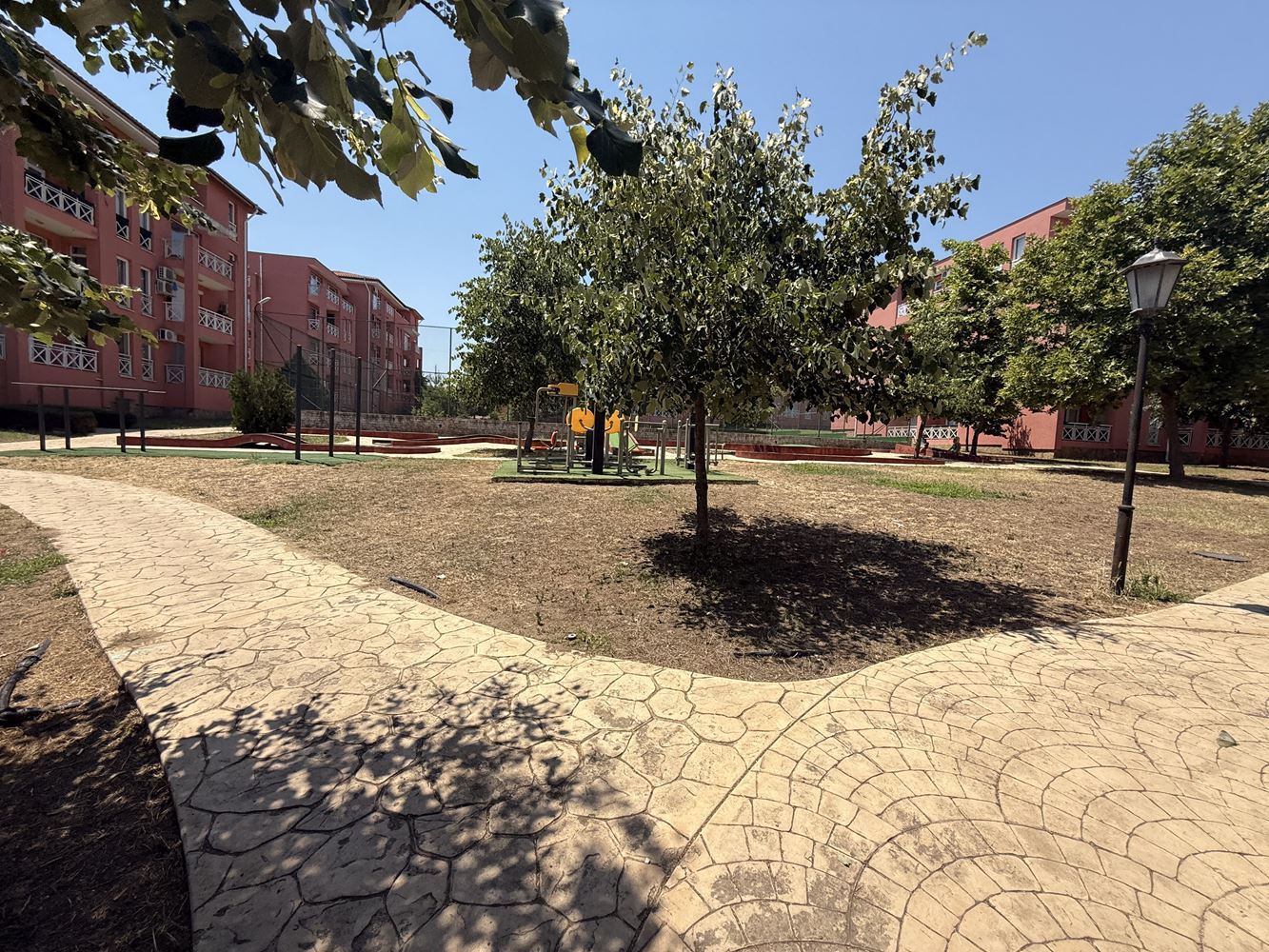 Обставленный апартамент с одной спальней с видом на бассейн в Солнечном Берегу