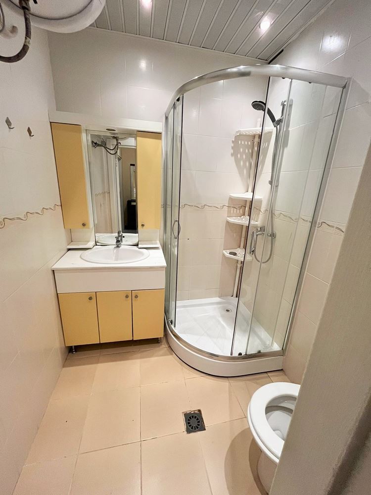 Солнечная и просторная двухкомнатная квартира в Солнечном Береге – полностью меблирована с отличной инфраструктурой комплекса