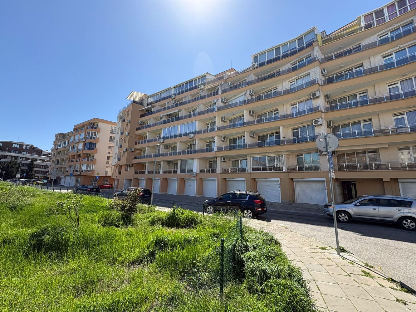 Уютная полностью меблированная студия в 300 м от моря в Поморие – отличная инвестиция и курортная недвижимость