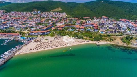 Квартира на первой линии моря с прямым выходом на пляж в Святом Власе — собственный сад при квартире