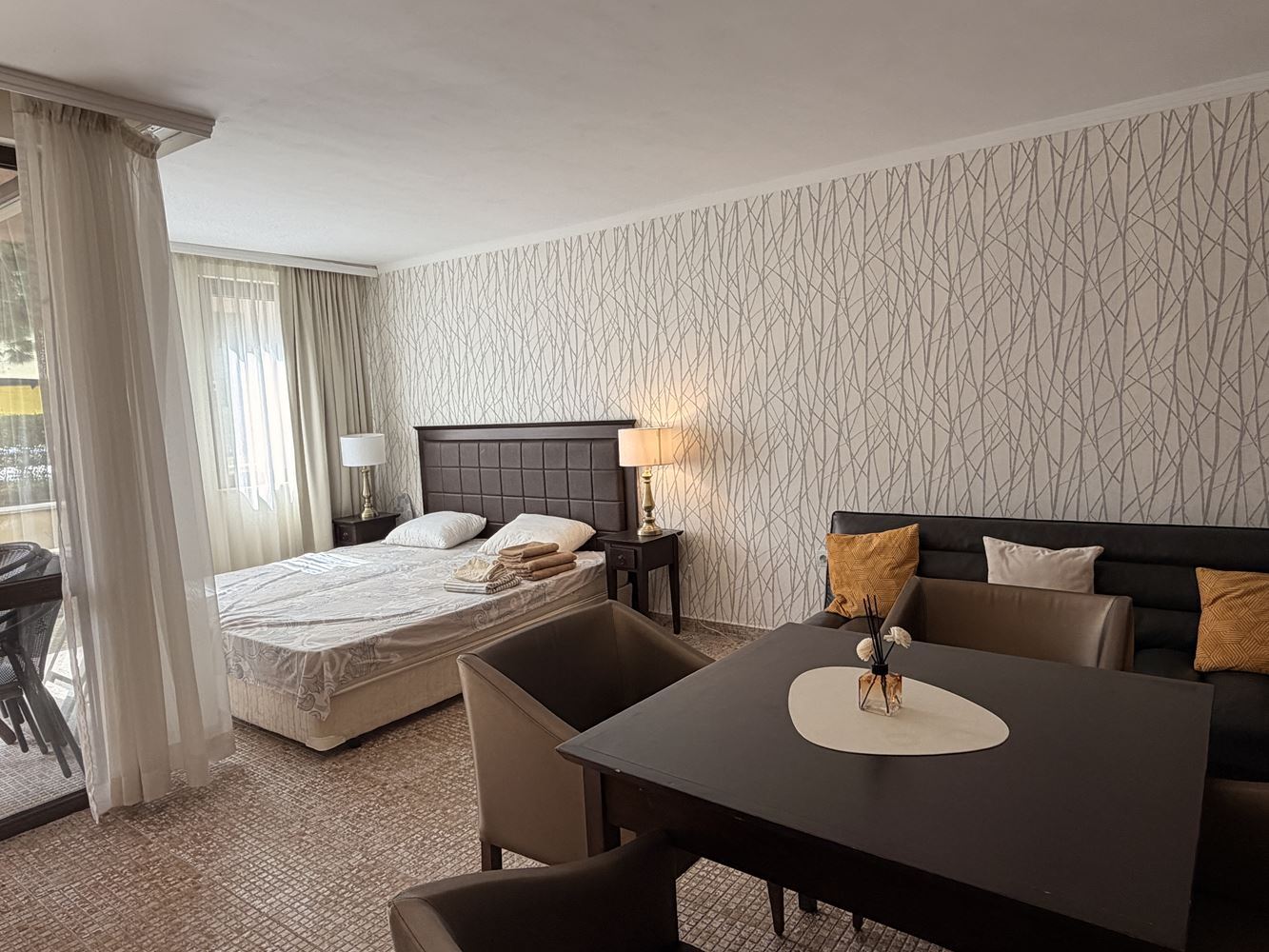 Эксклюзивная студия с садом и прямым доступом к бассейну – в 100 м от моря в Солнечном берегу