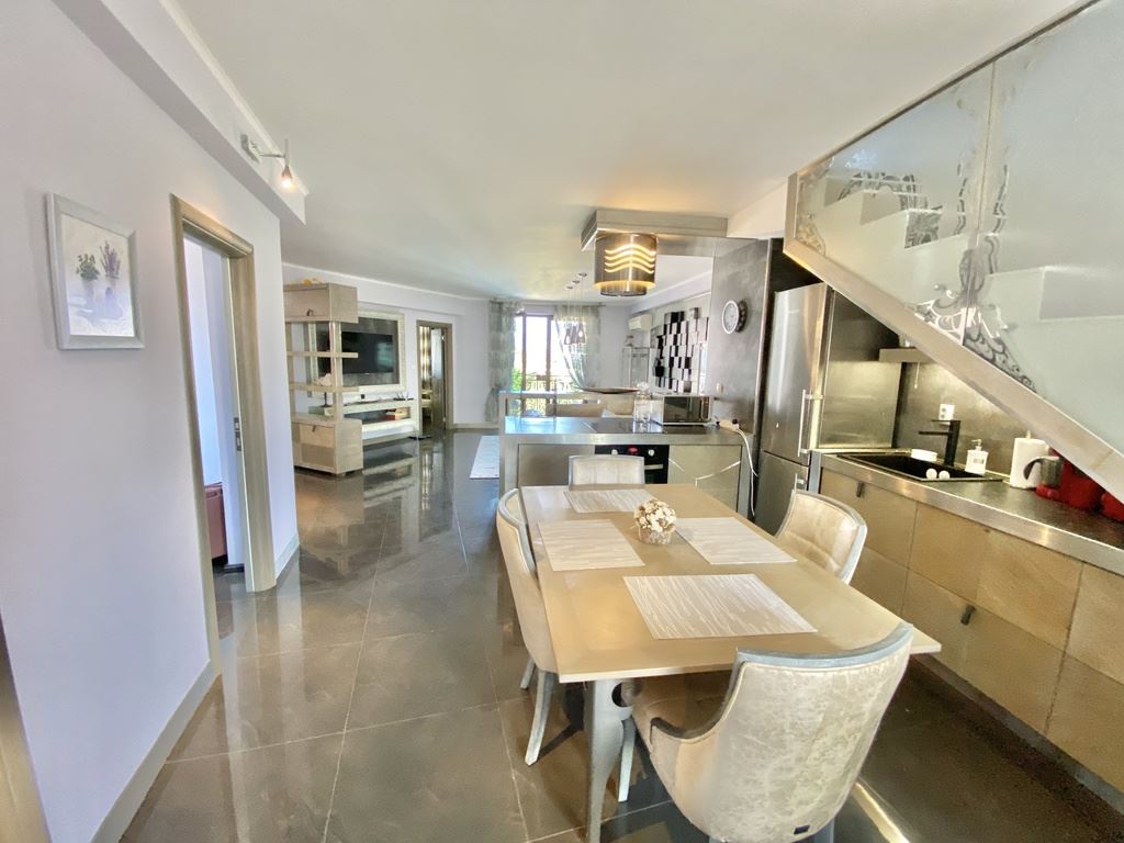 Уникальная двухуровневая квартира в комплексе премиум-класса в городе Несебр