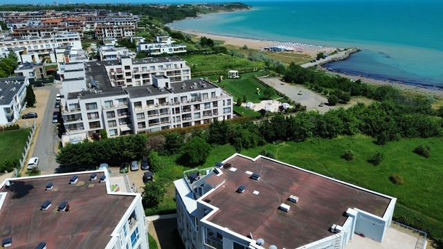 Двухкомнатная квартира на первой линии в Сарафово – комфорт, стиль и морская атмосфера в комплексе