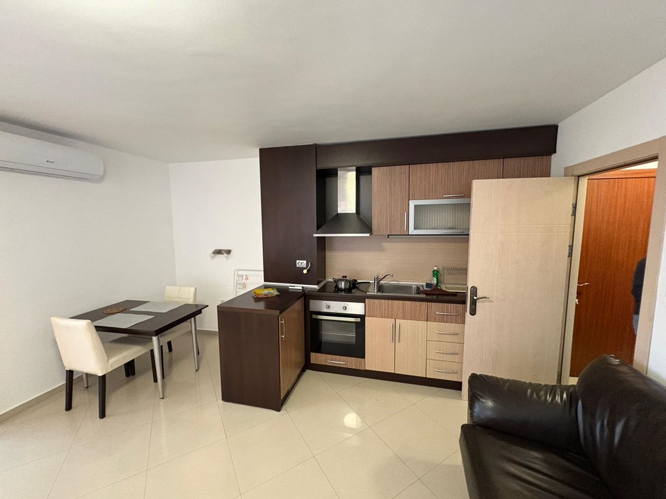 Меблированная студия в Поморие – отличное расположение, 400 м от моря и центра города