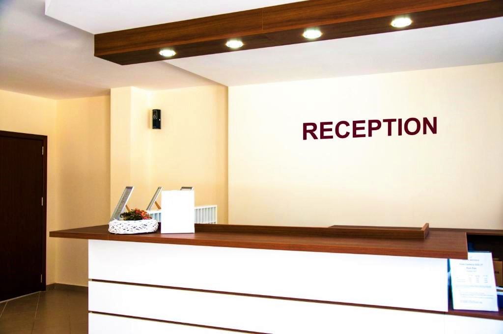 Двухкомнатный апартамент с видом на бассейн на окраине Солнечного Берега – спокойствие, природа и круглогодичный комфорт