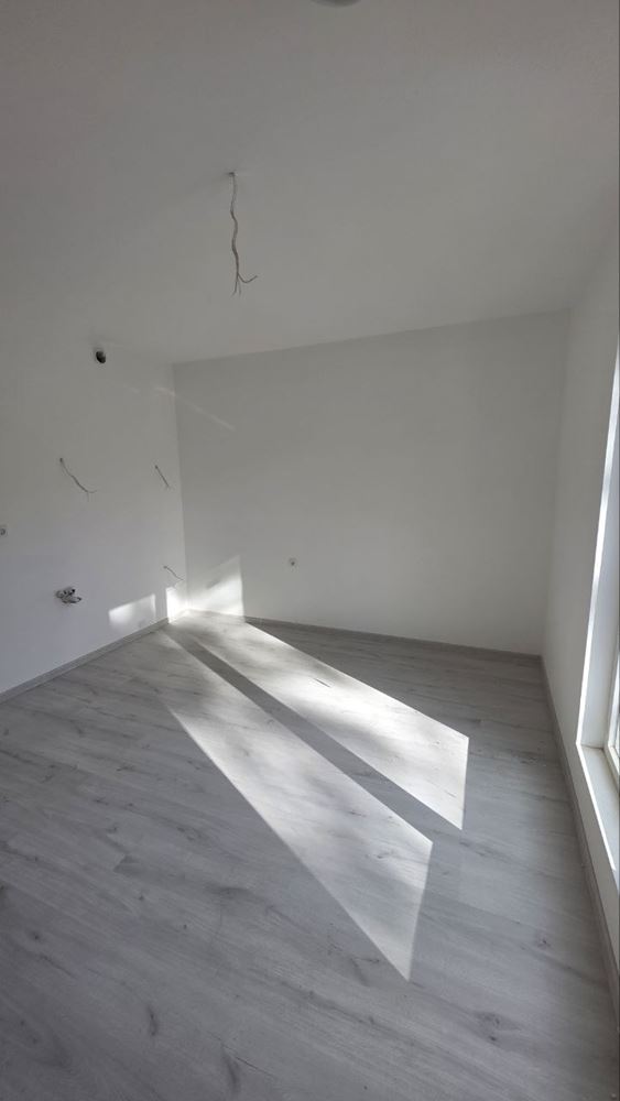 Функциональная студия на первом этаже – отличная возможность для инвестиций или уютного жилья