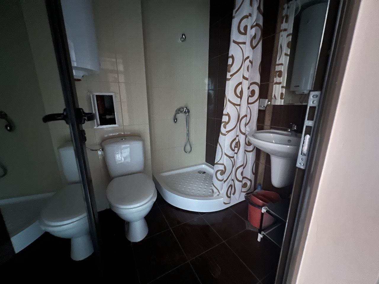 Уютная студия в самом сердце Елените – всего в нескольких минутах от пляжа, в закрытом комплексе с бассейном и отличными удобствами