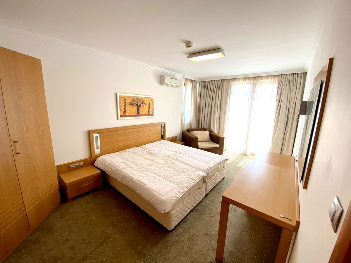 Двухкомнатная квартира  на первой линии моря в Равде – роскошь, природа и впечатляющий вид на бассейн