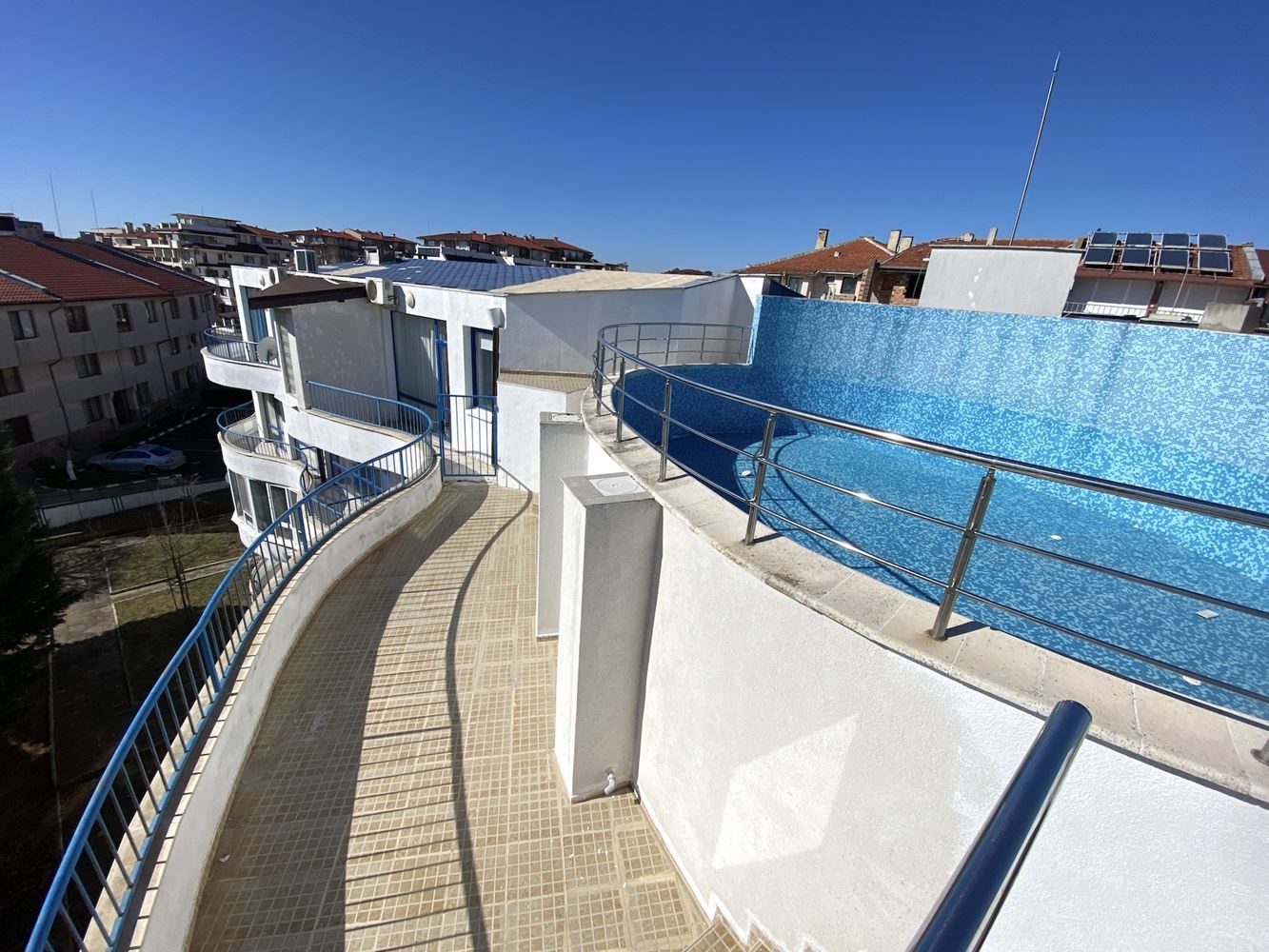 Однокомнатная квартира с видом на море в интересном комплексе