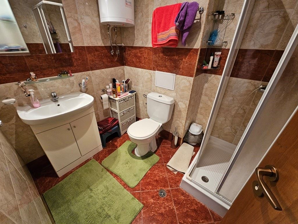 Свети Влас, первая линия моря – панорамная квартира с одной спальней с видом на море из каждой комнаты