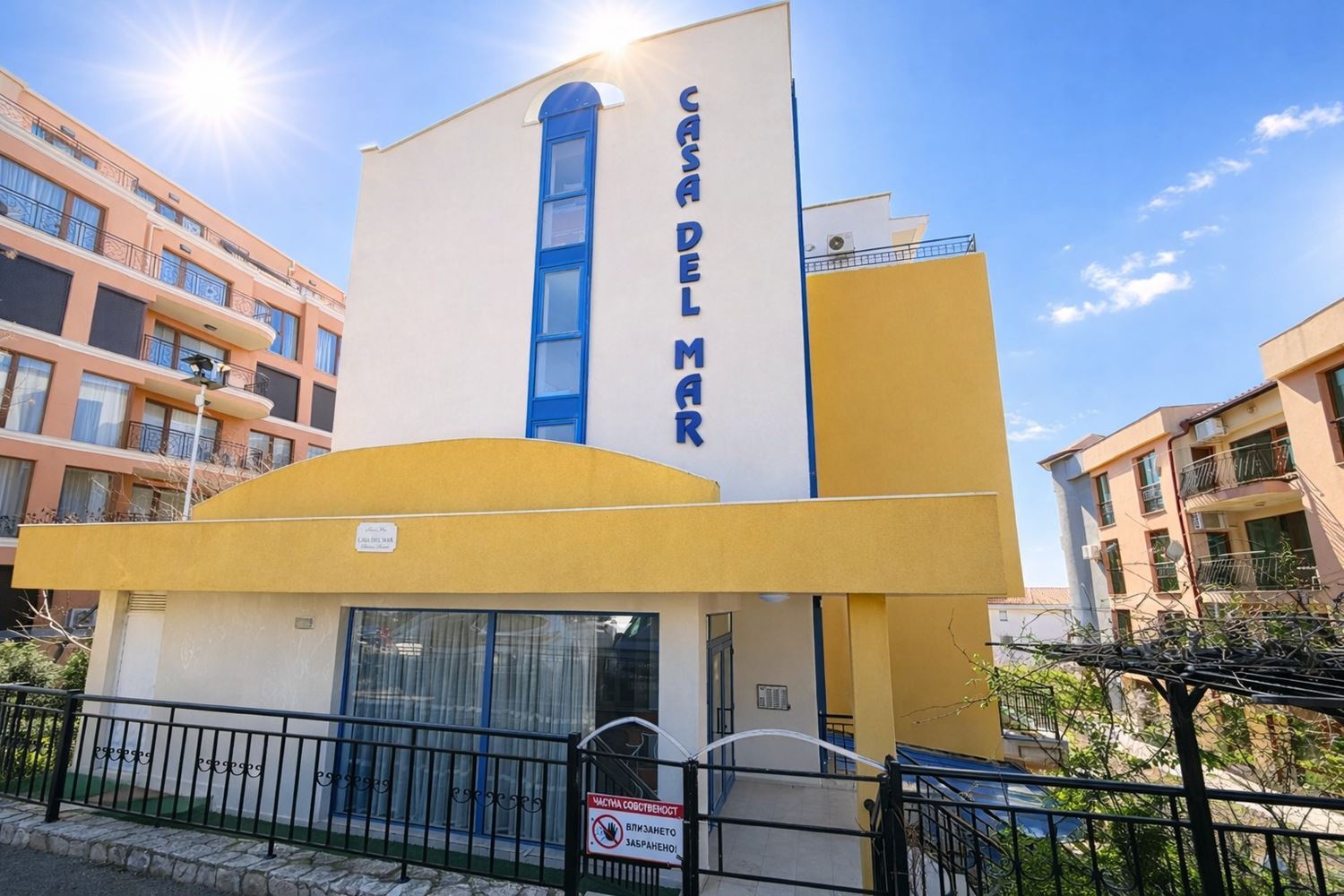 Комфортная двухкомнатная квартира с прямым выходом к бассейну – идеально для проживания и инвестиций