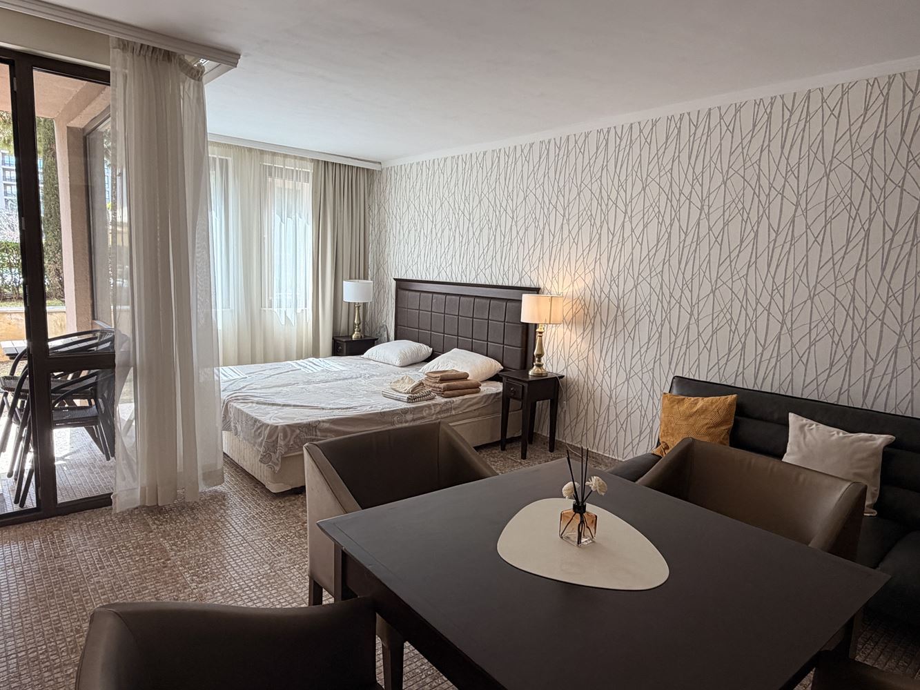 Эксклюзивная студия с садом и прямым доступом к бассейну – в 100 м от моря в Солнечном берегу