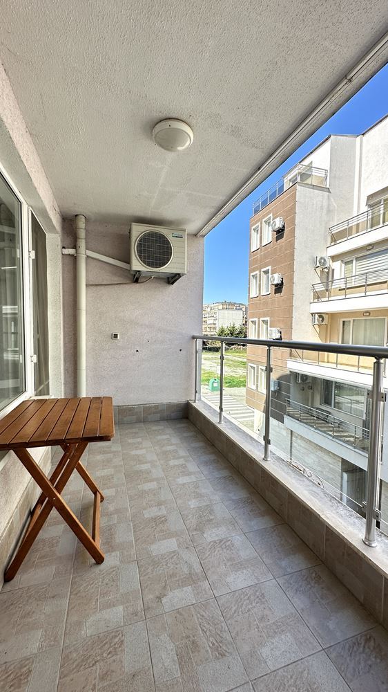 Квартира с одной спальней в 100 м от пляжа в Поморие – комфорт, удобство и вид на море