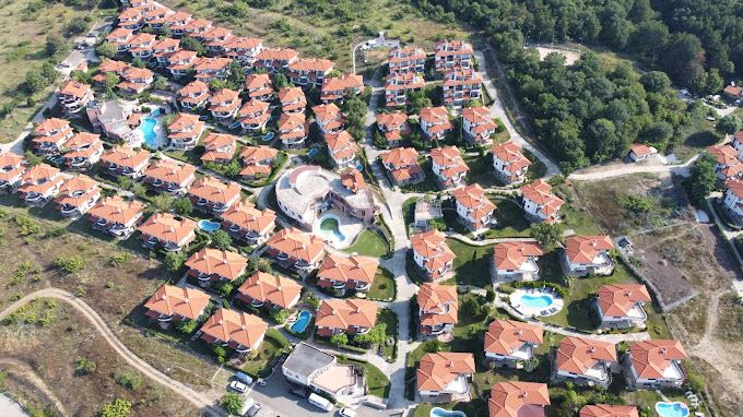 Квартира с двумя спальнями и панорамой на горы в круглогодичном комплексе в районе Солнечного берега