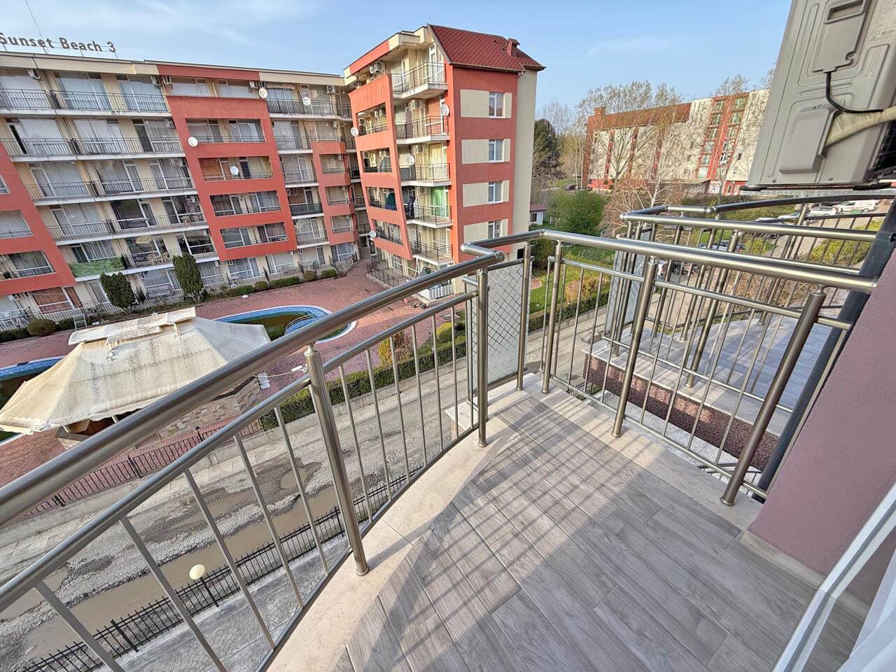 Роскошно меблированная квартира с одной спальней в Солнечном береге – спокойствие, зелень и отличная локация