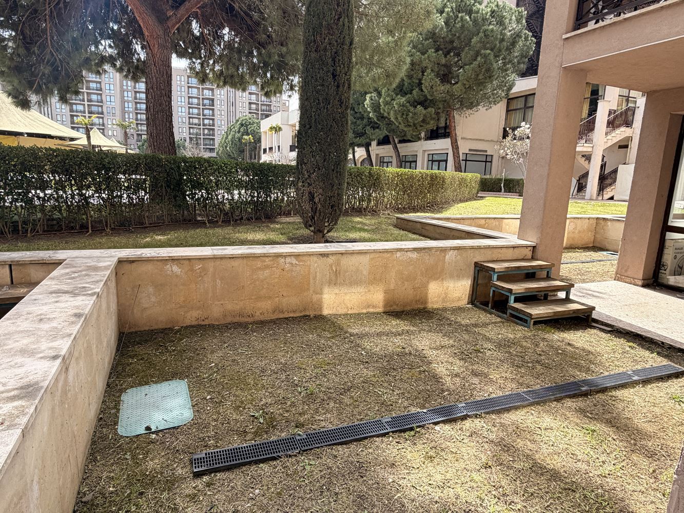 Эксклюзивная студия с садом и прямым доступом к бассейну – в 100 м от моря в Солнечном берегу