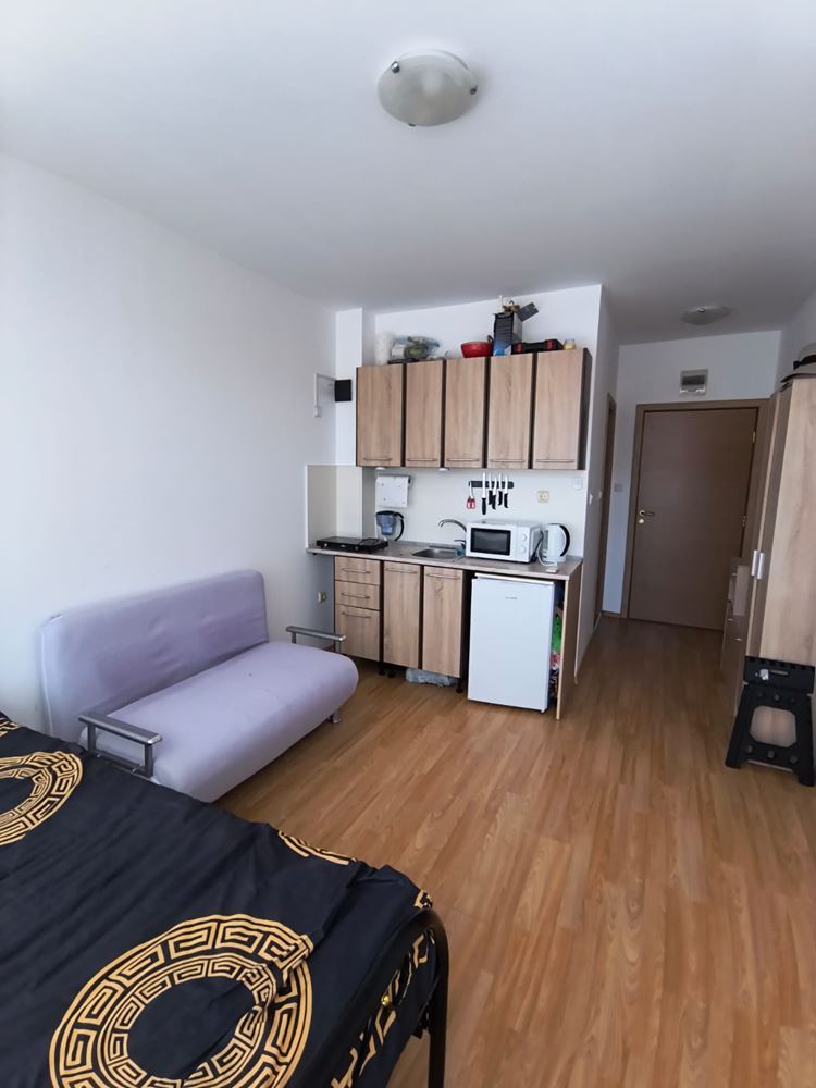 Эксклюзивно меблированная студия в закрытом комплексе с богатой инфраструктурой и спокойной атмосферой