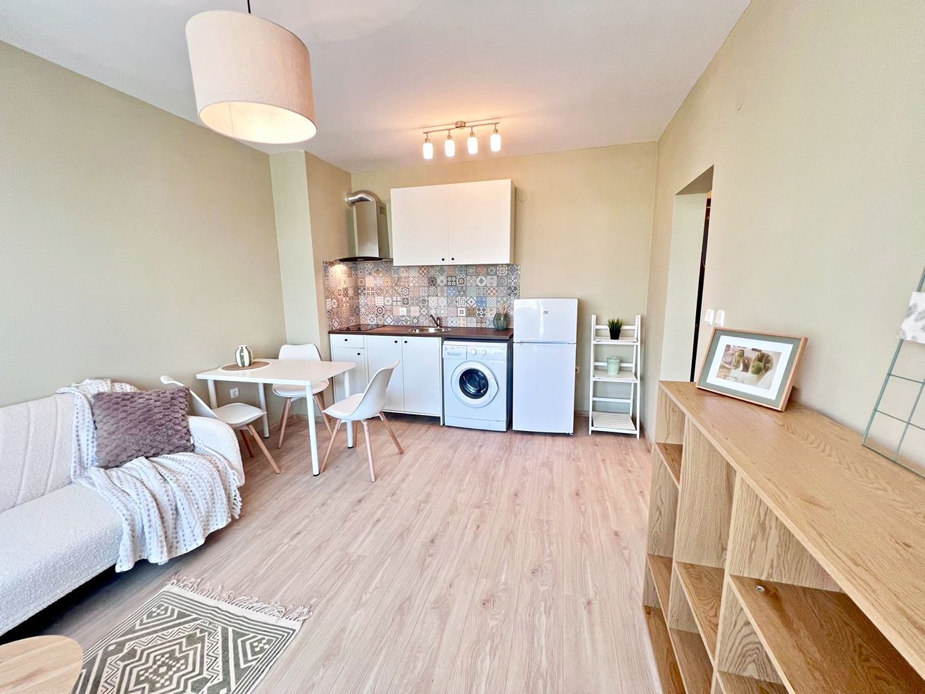 Стильная квартира с одной спальней с низкой таксой обслуживание в отличном комплексе в Солнечном Берегу – готова к проживанию или инвестиции