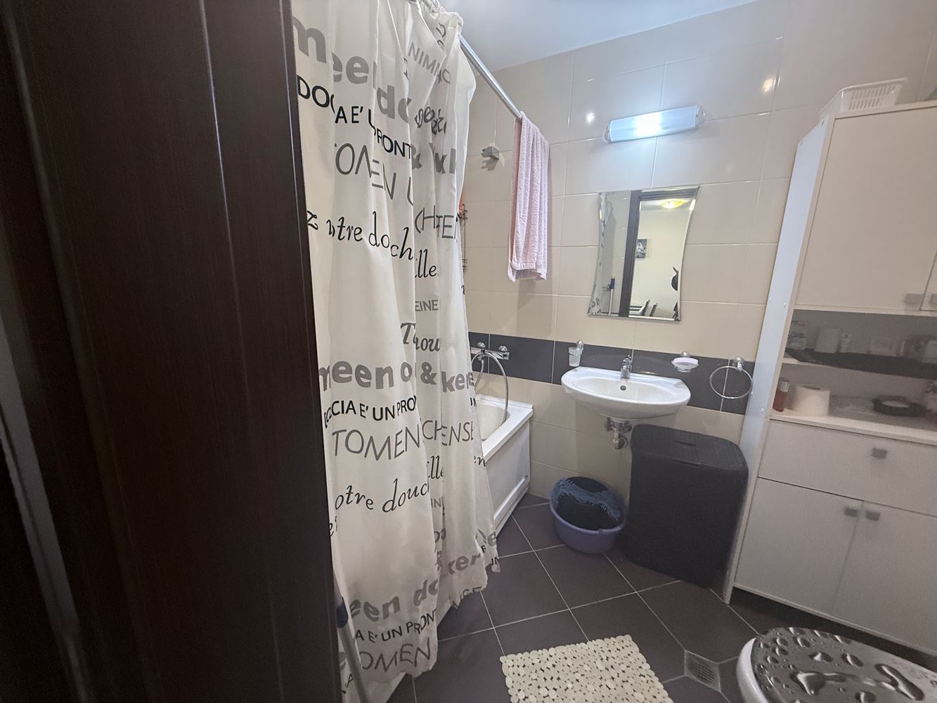 Двухкомнатная квартира в центре Солнечного Берега – меблированная, первый этаж с отличной локацией