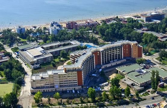 Просторная квартира с одной спальней в 200 м от моря в Солнечном Береге – роскошь, комфорт и отличное расположение