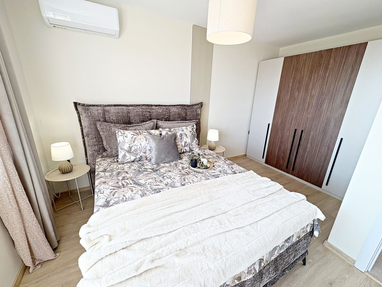 Два независимых жилых пространства с видом на море в центре Святого Власа – дизайнерский интерьер и собственное парковочное место