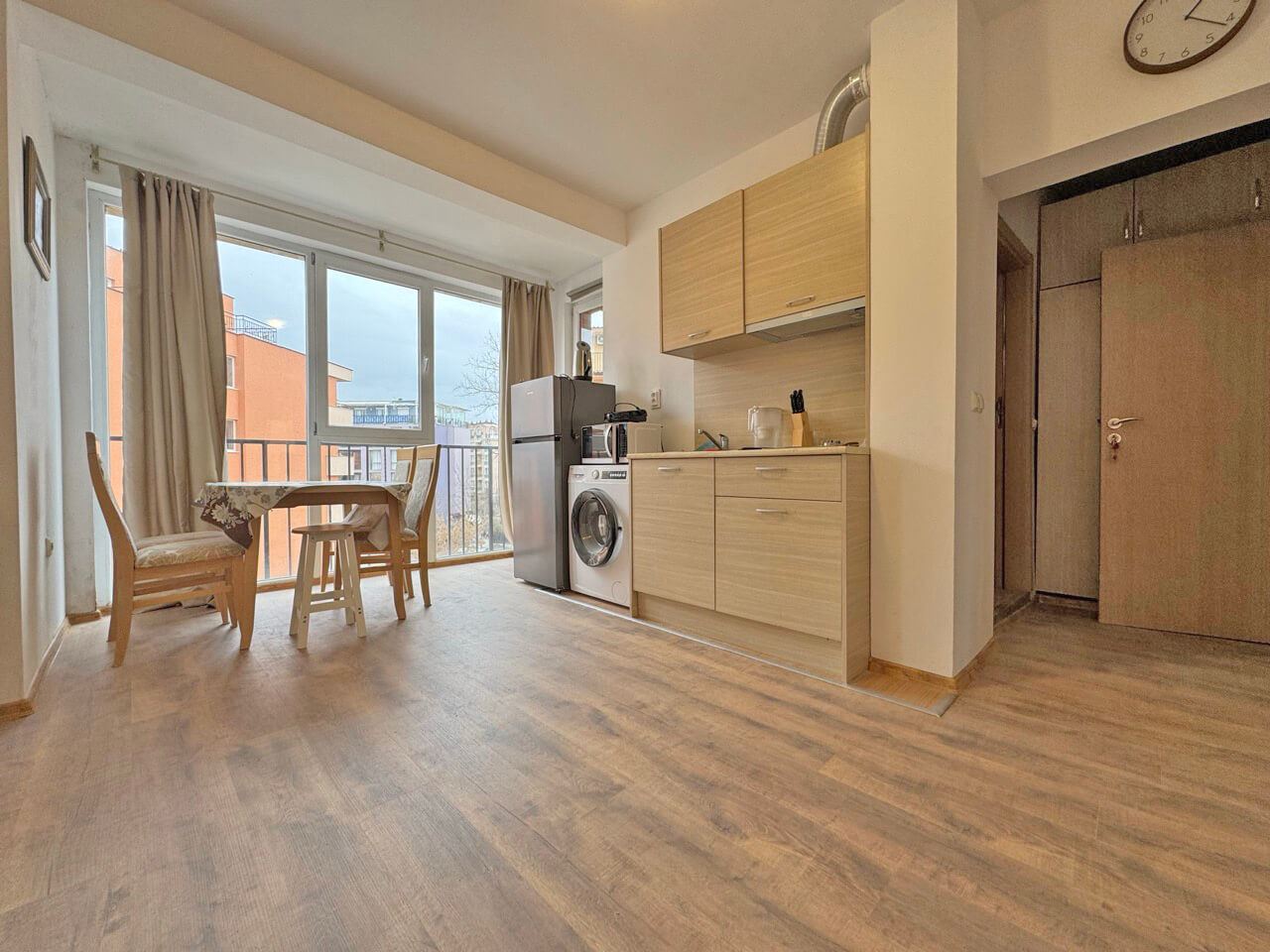 Квартира с одной спальней с видом на бассейн в престижном комплексе в Солнечном Береге