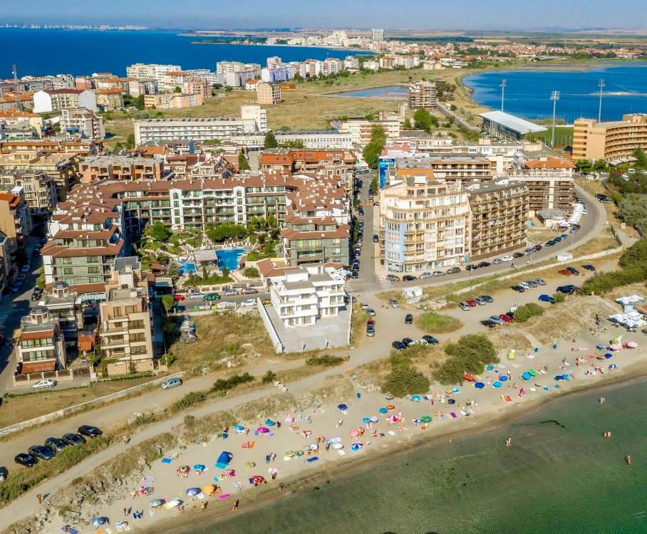 Просторная трёхкомнатная квартира с видом на море в Поморие – в 50 метрах от моря
