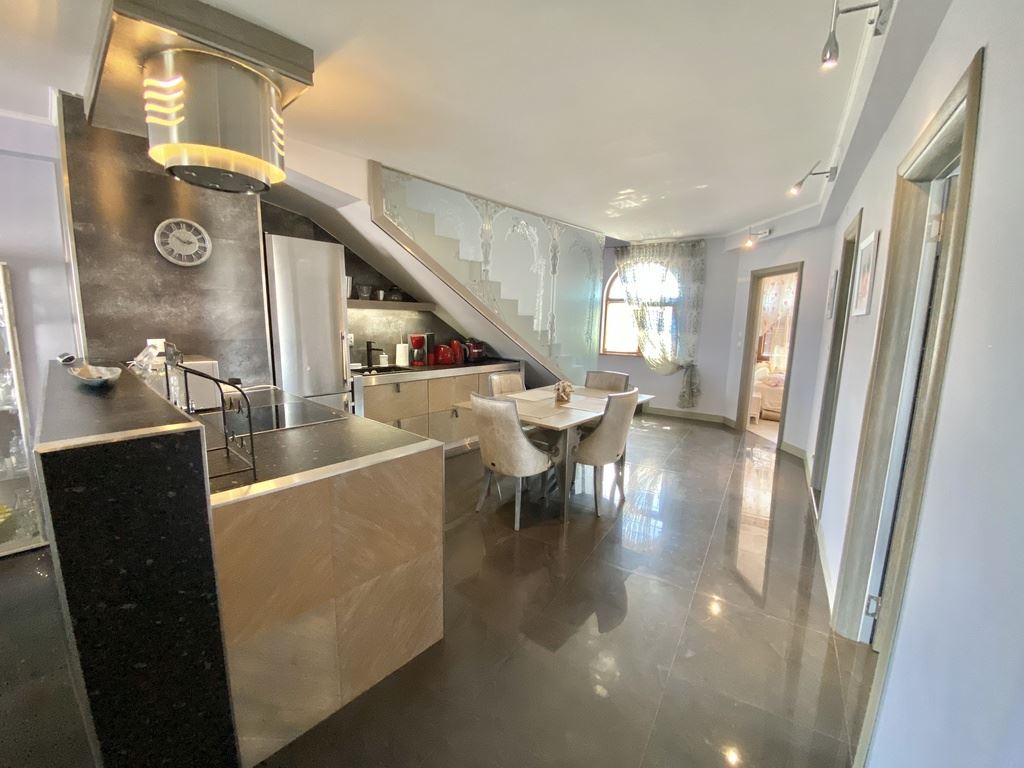 Уникальная двухуровневая квартира в комплексе премиум-класса в городе Несебр