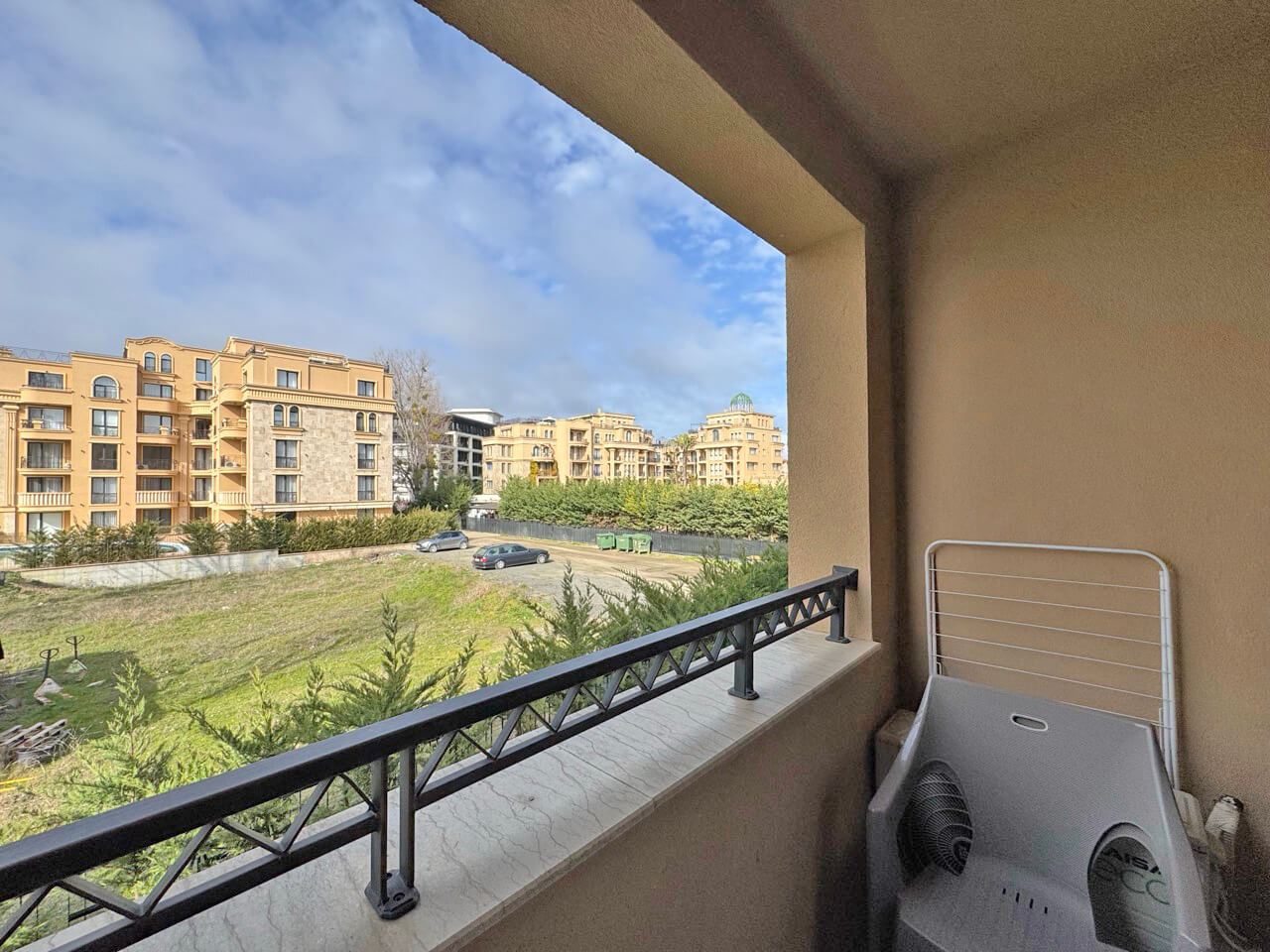 Светлая студия в люксовом комплексе – прекрасный уют у бассейна