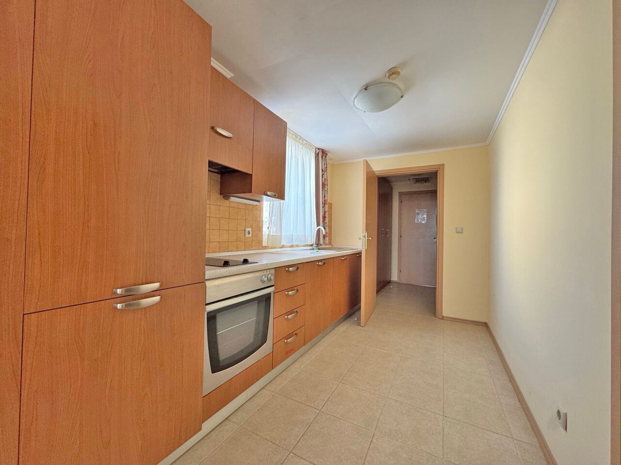 Эксклюзивный апартамент с одной спальней на первой линии в Помории – роскошь, престиж и инвестиция с мгновенной доходностью