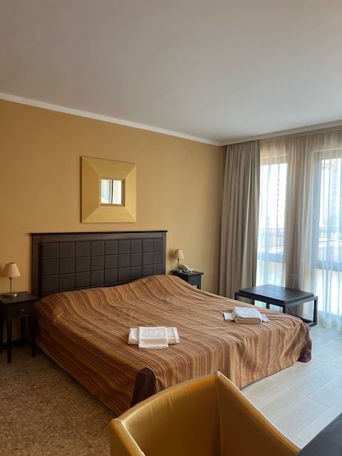 Просторная студия в роскошном комплексе всего в 50 м от пляжа на Солнечном берегу