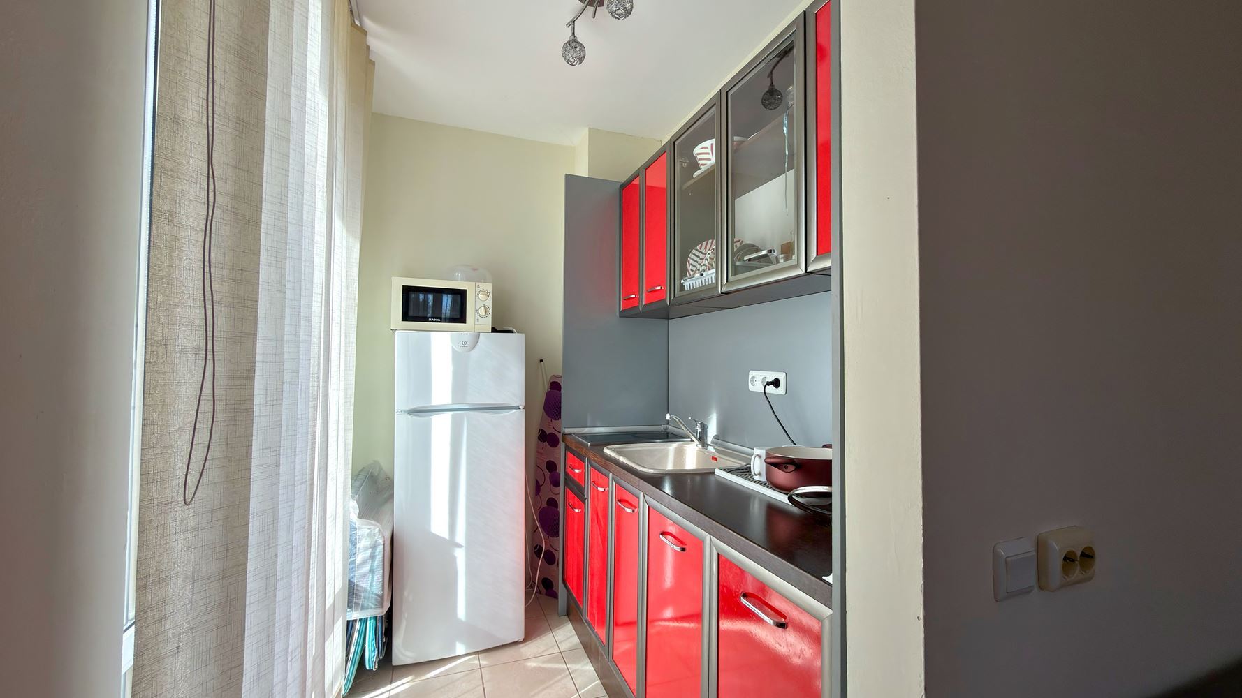 Просторная студия с террасой в современном комплексе на Солнечном берегу – комфорт и развлечения в шаговой доступности от моря