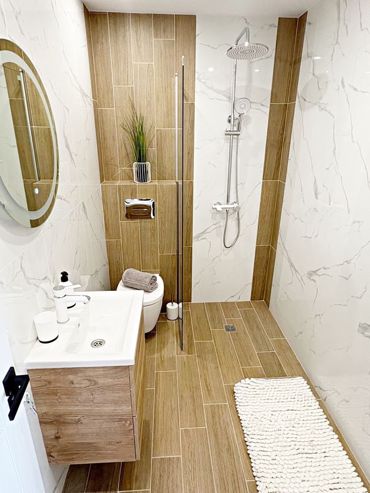 Два независимых жилых пространства с видом на море в центре Святого Власа – дизайнерский интерьер и собственное парковочное место