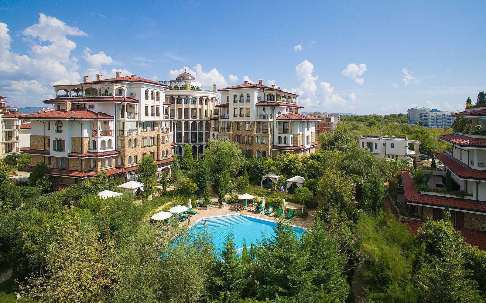 Уникальная двухуровневая квартира в комплексе премиум-класса в городе Несебр