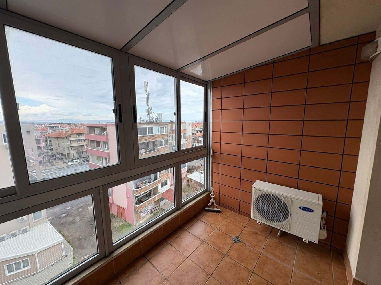  Панорамная двухкомнатная квартира на первой линии в Поморие с прямым видом на море