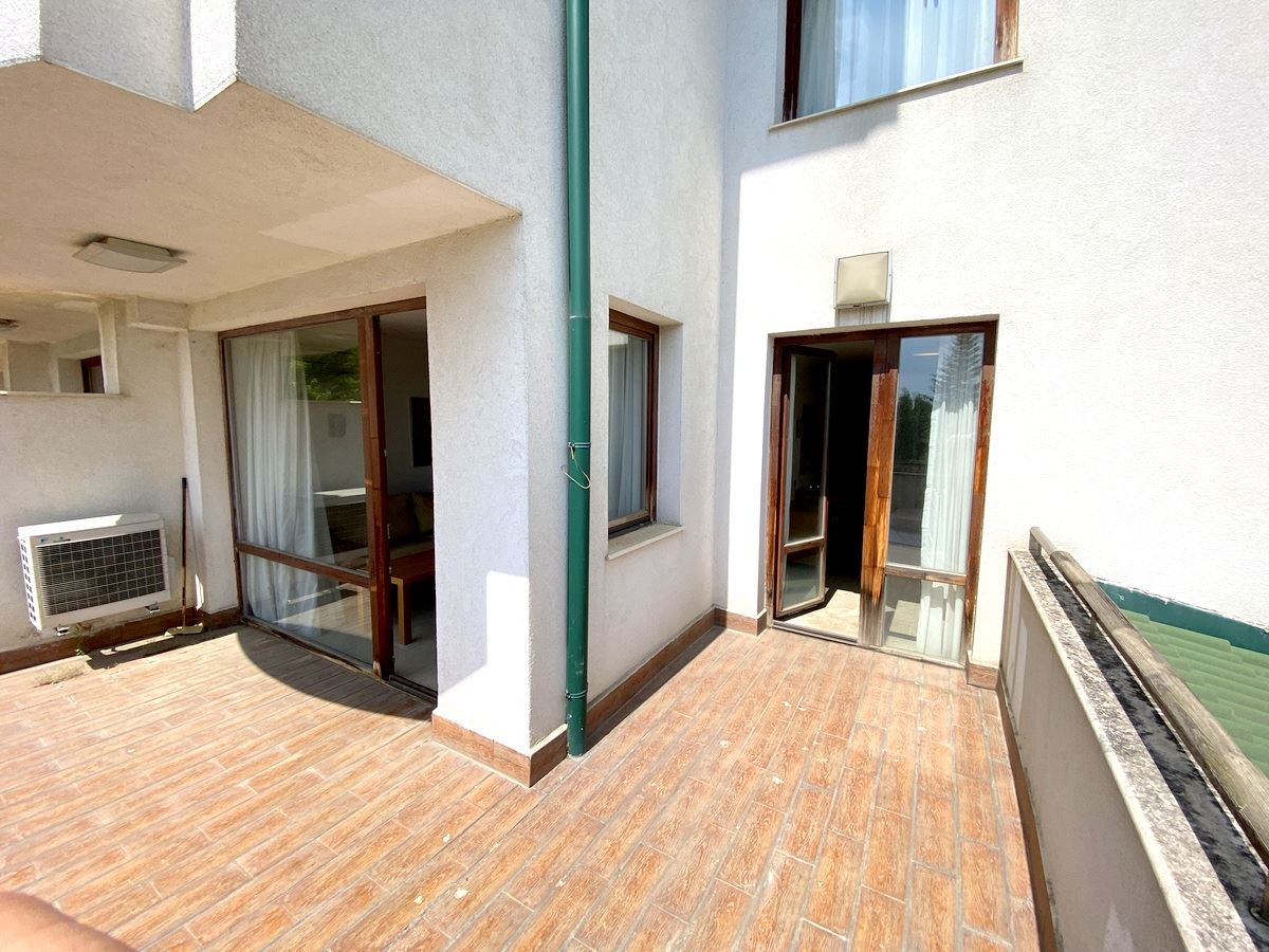 Двухкомнатная квартира  на первой линии моря в Равде – роскошь, природа и впечатляющий вид на бассейн