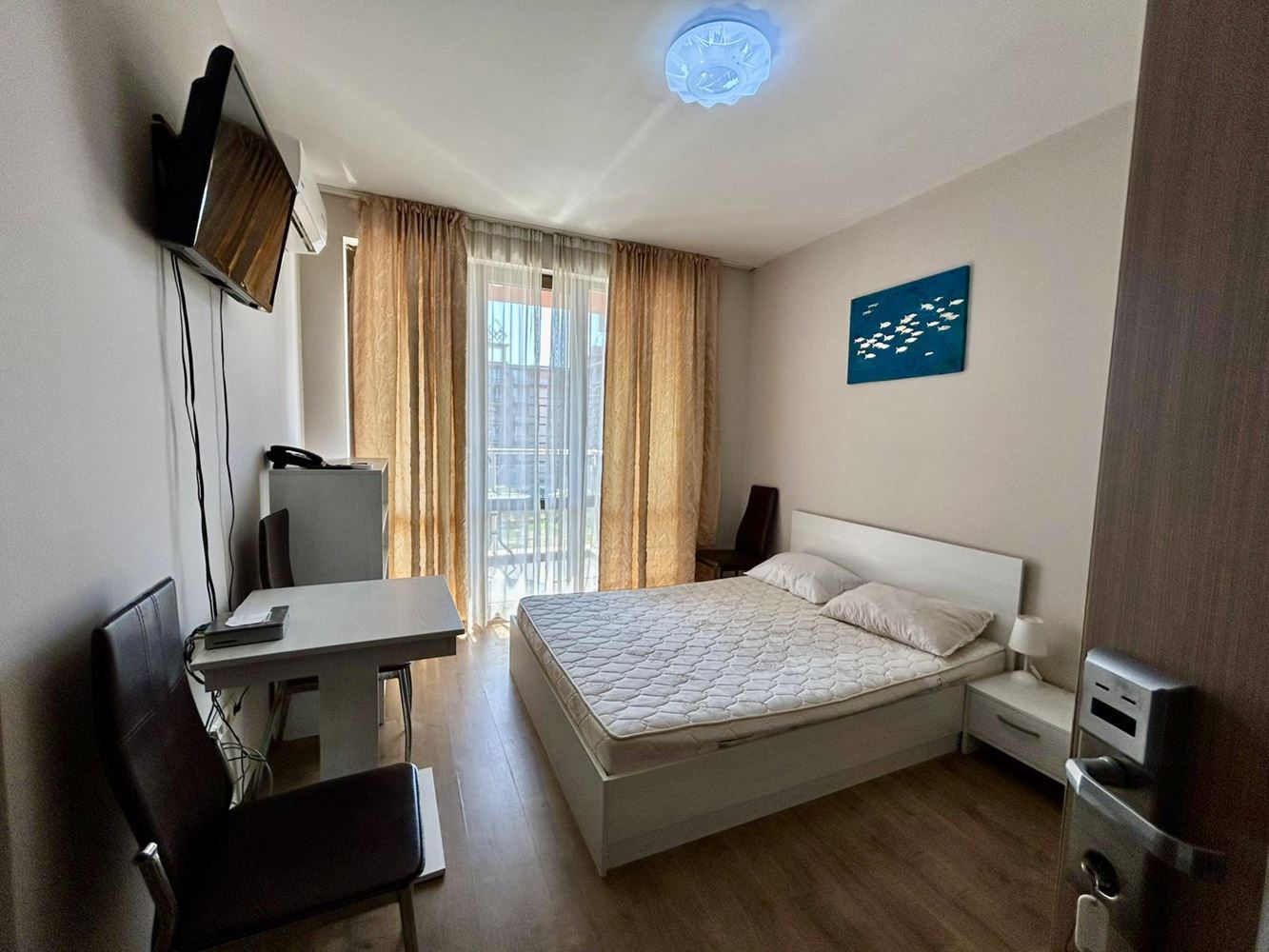 Светлая и уютная студия с видом на красивую внутреннюю территорию – комфорт и спокойствие в современном комплексе