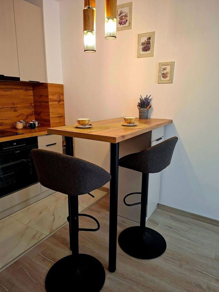 Стильная двухкомнатная квартира с низкой таксой обслуживания в Солнечном Береге – комфорт, безопасность и отличная инвестиция у моря